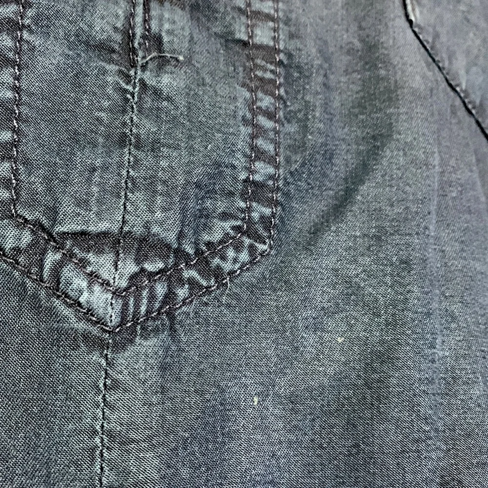 013 William Rast Floral Embroidered Button oversized Sleeveless Top Navy - Picture 2 of 4